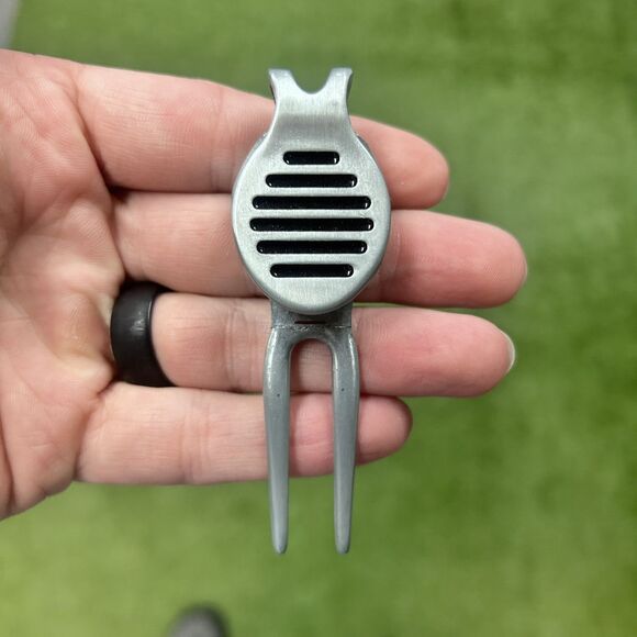 Golf Divot Tool & Ballmarker Golf Club Design - Picture 3 of 4